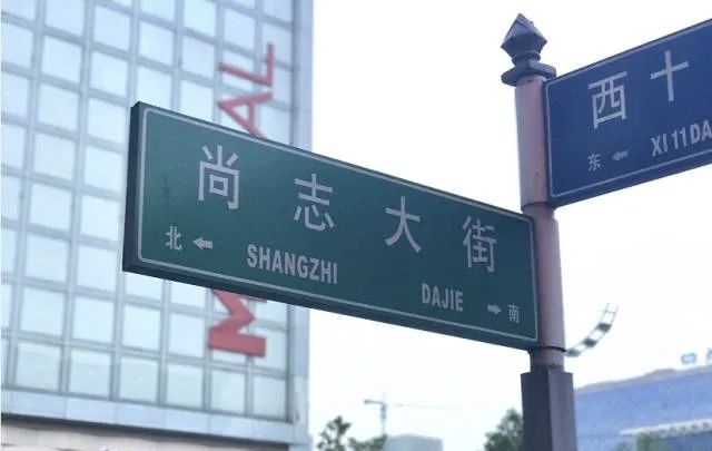 DƬ